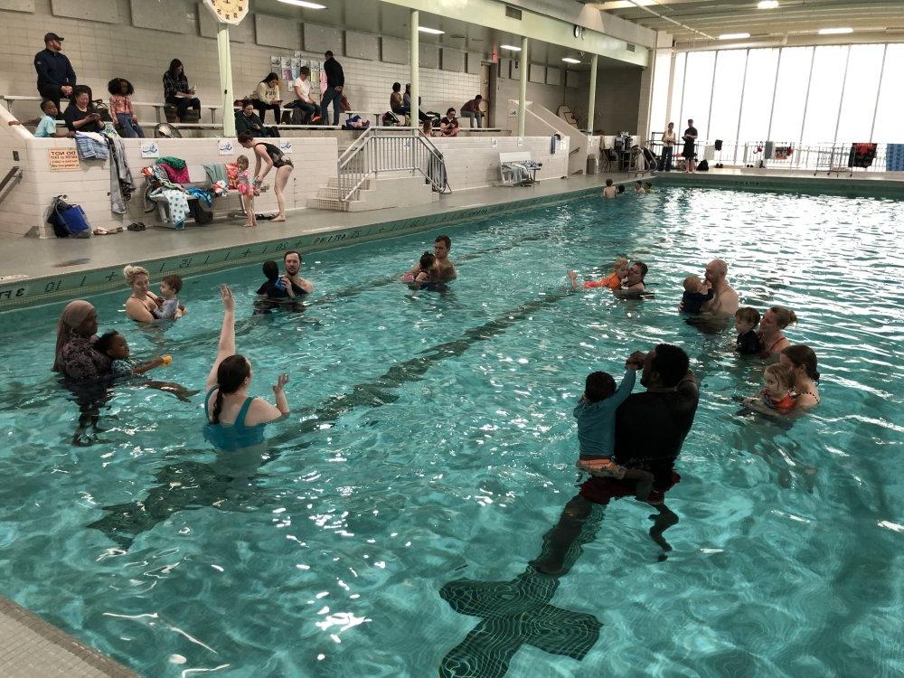 Group of parents and children in Swimming Classes